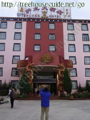 Facade of Sa Long Hotel at Xianggellila - Pictures/Photography