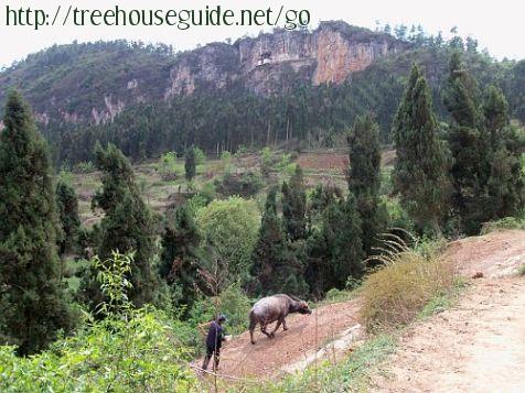 Cliff-side monastery on the other side of the mountain from Qujing, Yunnan - Pictures/Photography