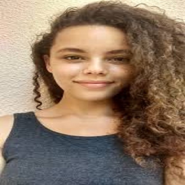 Portrait de hannah3245