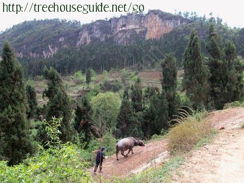 Cliff-side monastery on the other side of the mountain from Qujing, Yunnan - Pictures/Photography