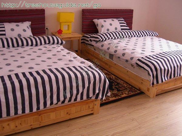 standard double room with separate toilet and bathroom - Pictures/Photography